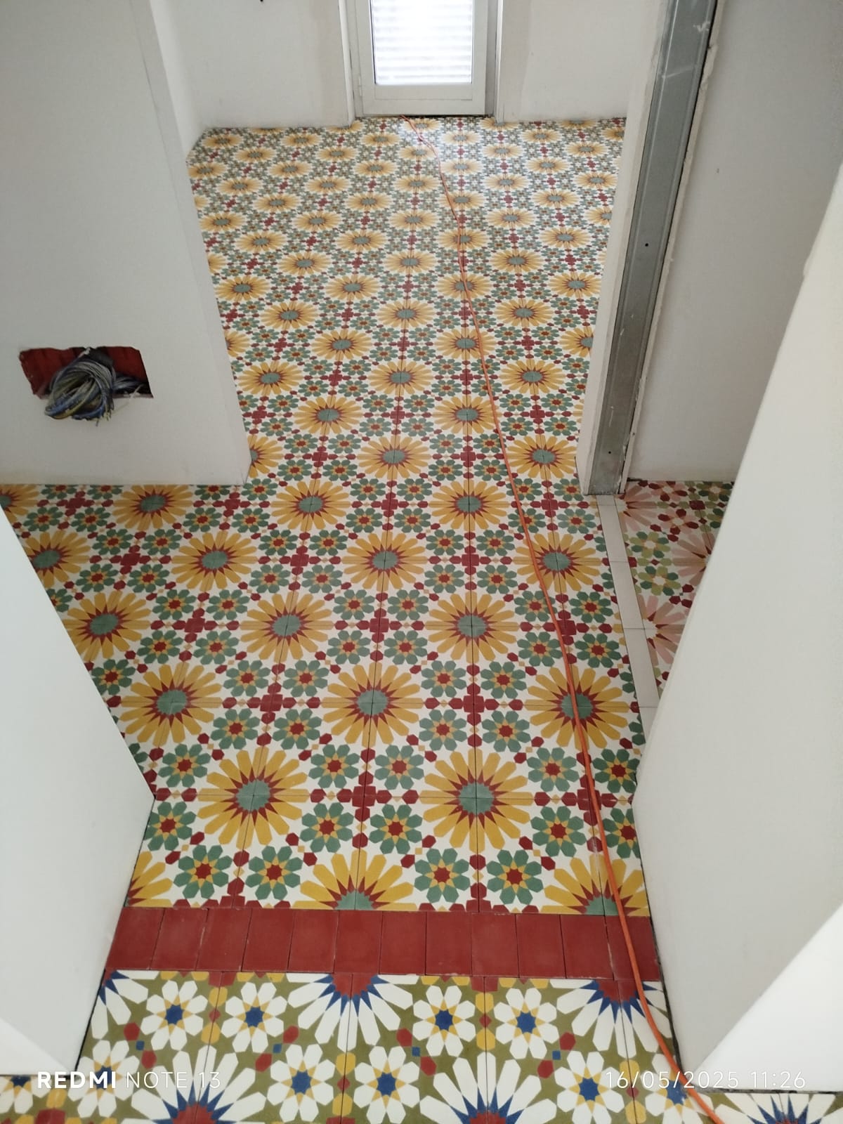 I pavimenti in cementine decorate.
